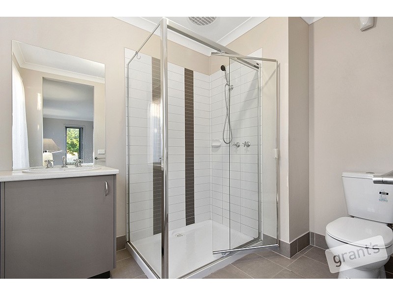 86 Sandalwood Drive, Pakenham VIC 3810