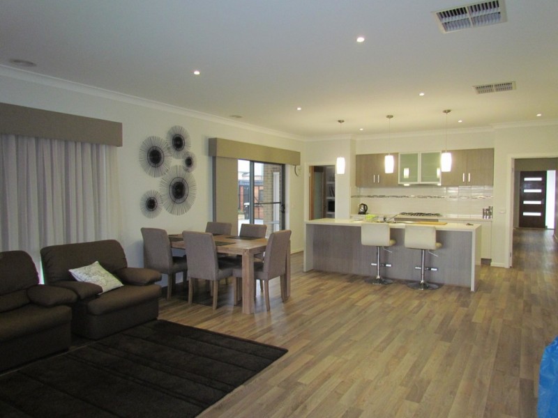 5 Ramsay Close, Pakenham VIC 3810