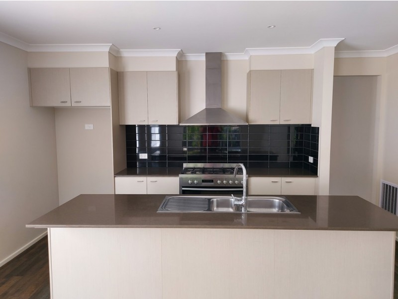 45 Chagall Parade, Clyde North VIC 3978