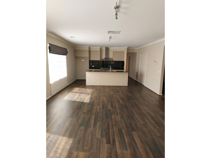 45 Chagall Parade, Clyde North VIC 3978