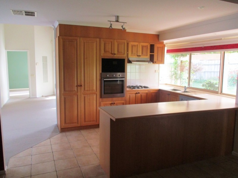 18 Ami Court, Berwick VIC 3806