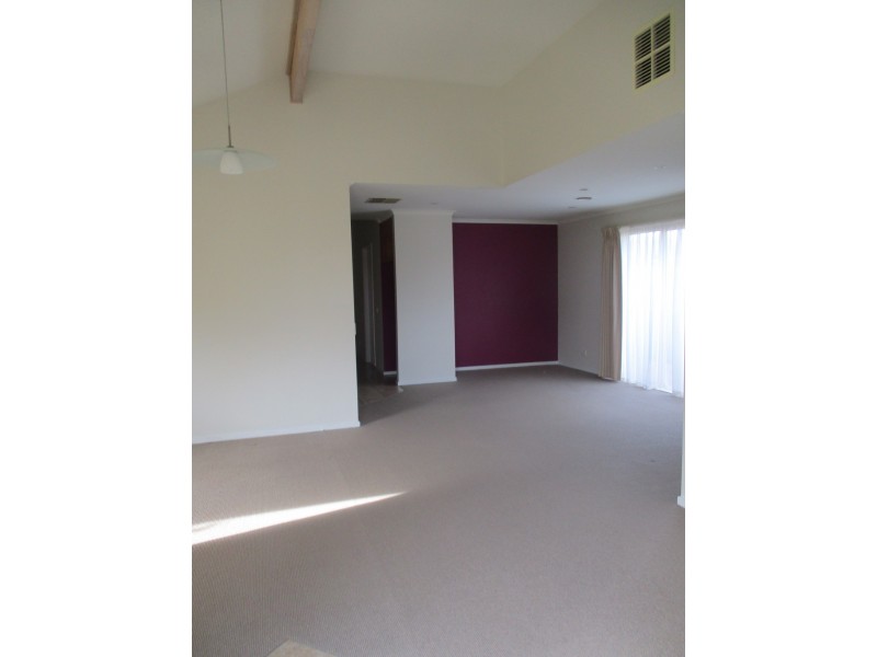 18 Ami Court, Berwick VIC 3806