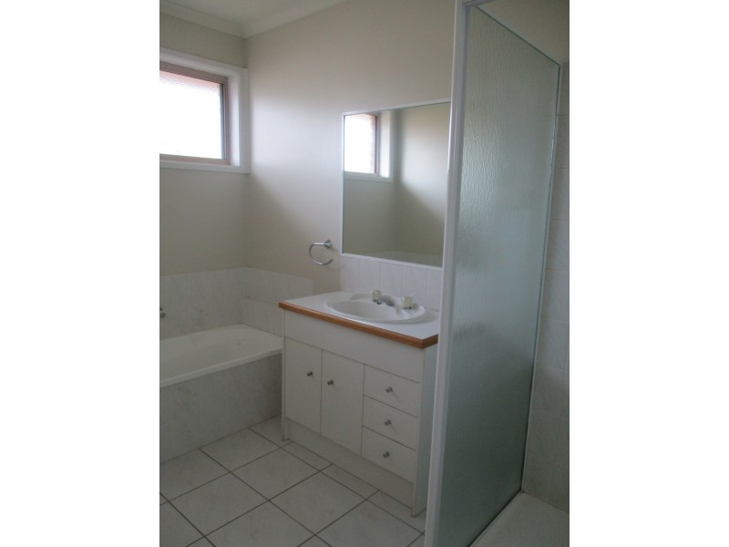 18 Ami Court, Berwick VIC 3806