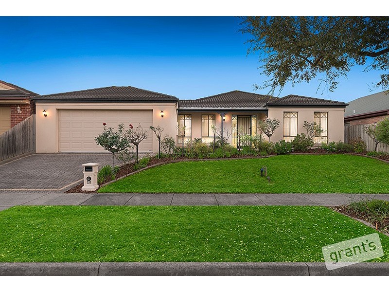 12 Golden Leaf Avenue, Narre Warren South VIC 3805