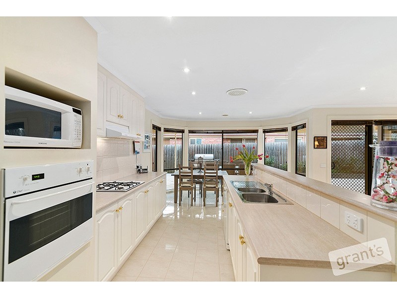 12 Golden Leaf Avenue, Narre Warren South VIC 3805