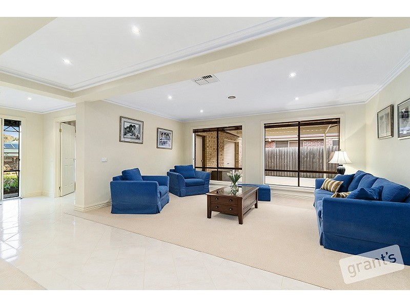 12 Golden Leaf Avenue, Narre Warren South VIC 3805