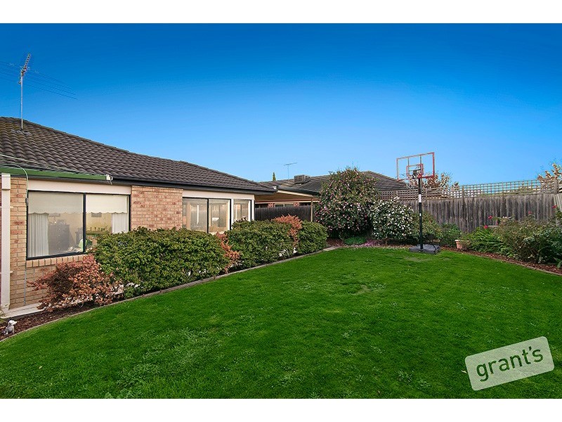 12 Golden Leaf Avenue, Narre Warren South VIC 3805