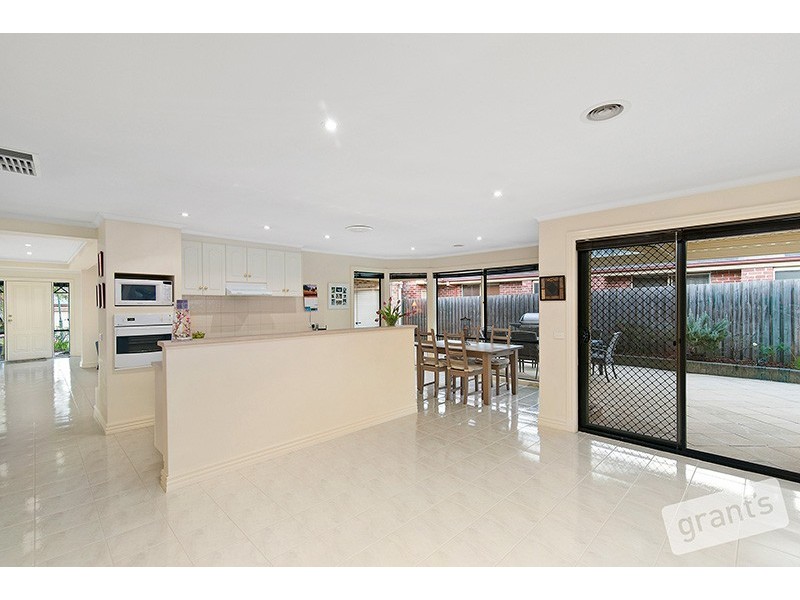12 Golden Leaf Avenue, Narre Warren South VIC 3805