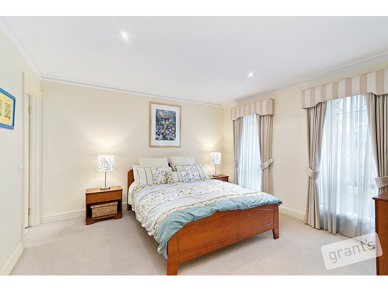 12 Golden Leaf Avenue, Narre Warren South VIC 3805