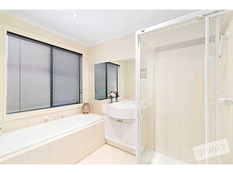 12 Golden Leaf Avenue, Narre Warren South VIC 3805