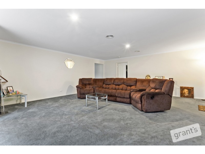 16 Follett Drive, Nyora VIC 3987