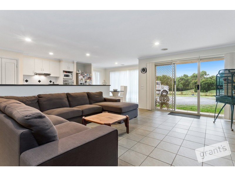 16 Follett Drive, Nyora VIC 3987