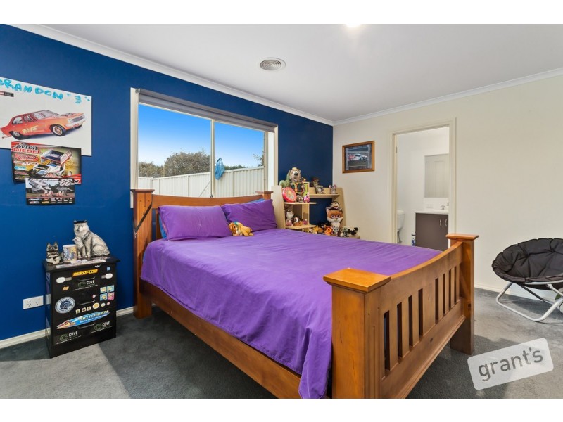 16 Follett Drive, Nyora VIC 3987