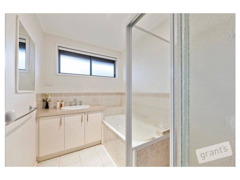 1 Raneen Place, Berwick VIC 3806