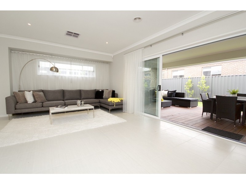 3 Bankton Avenue, Cranbourne East VIC 3977