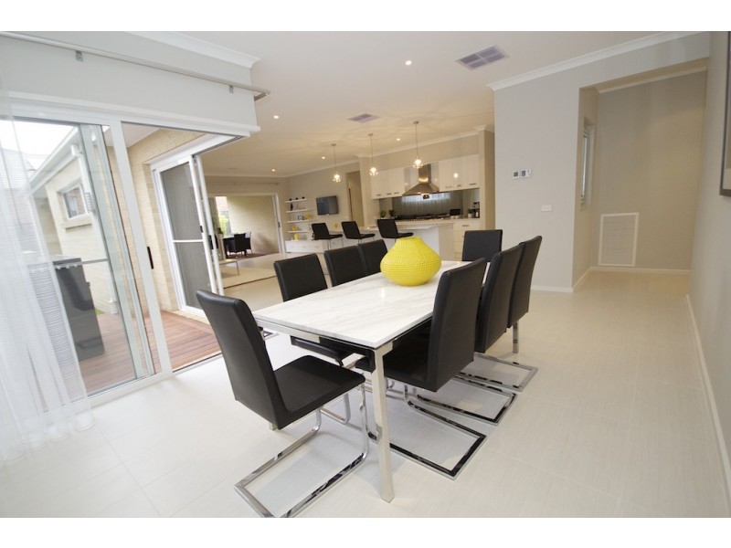 3 Bankton Avenue, Cranbourne East VIC 3977