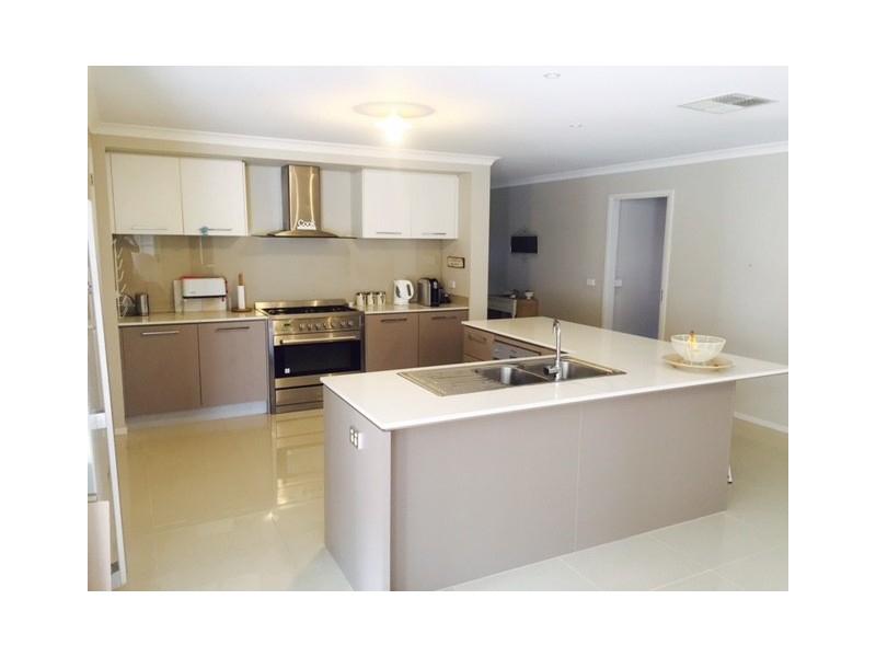 35 Dan Morgan Drive, Cranbourne East VIC 3977