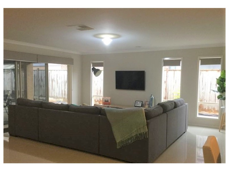 35 Dan Morgan Drive, Cranbourne East VIC 3977