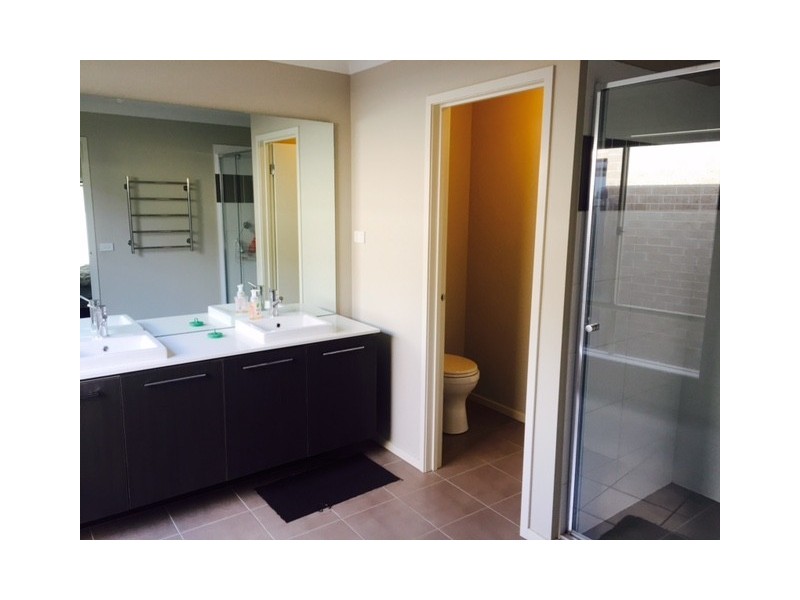 35 Dan Morgan Drive, Cranbourne East VIC 3977