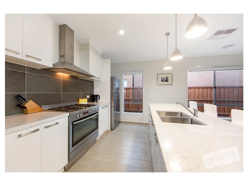 48 Spearwood Rise, Cranbourne West VIC 3977