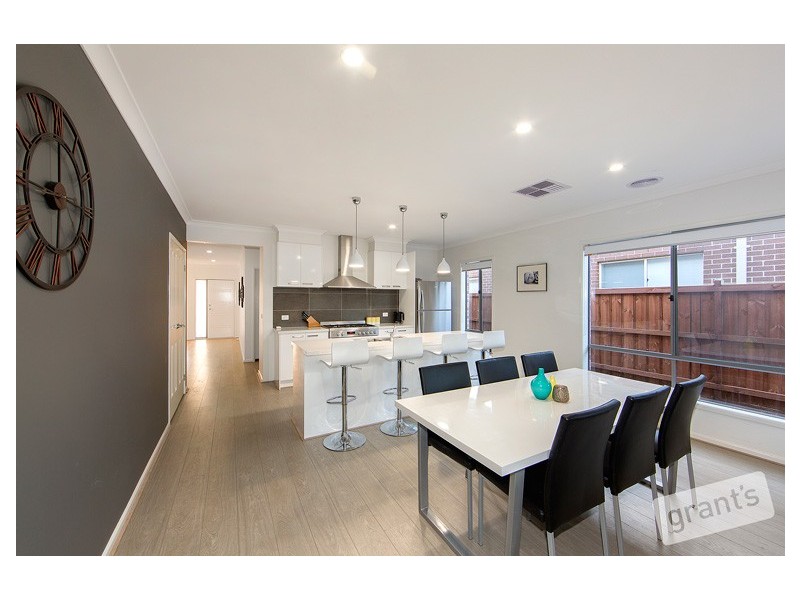 48 Spearwood Rise, Cranbourne West VIC 3977