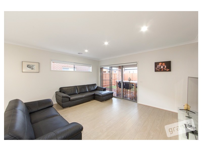 48 Spearwood Rise, Cranbourne West VIC 3977