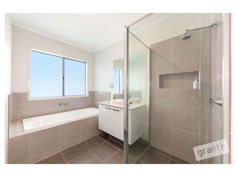 48 Spearwood Rise, Cranbourne West VIC 3977