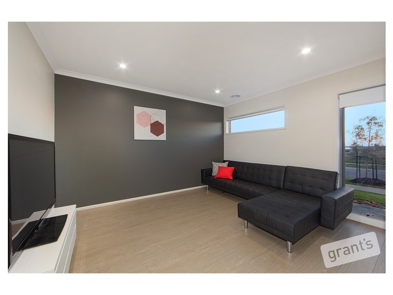 48 Spearwood Rise, Cranbourne West VIC 3977
