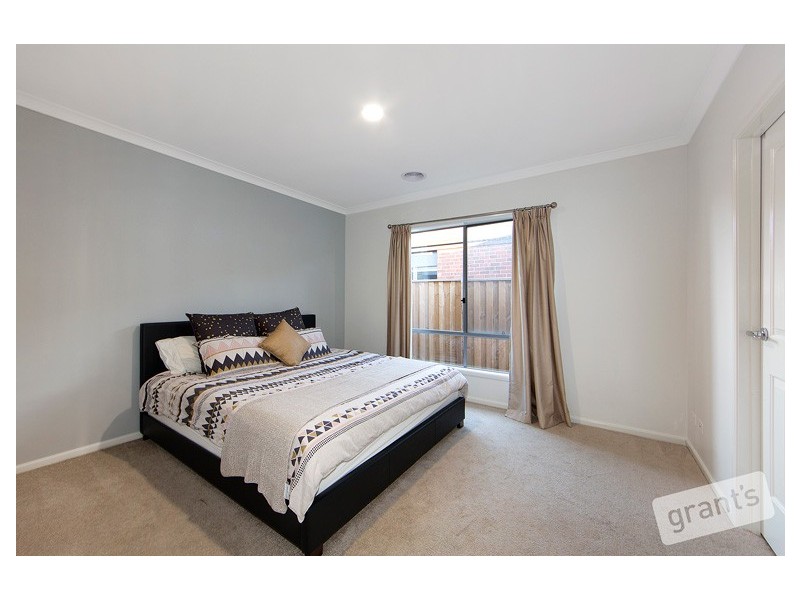 48 Spearwood Rise, Cranbourne West VIC 3977