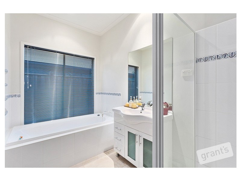 3 Reidel Avenue, Pakenham VIC 3810