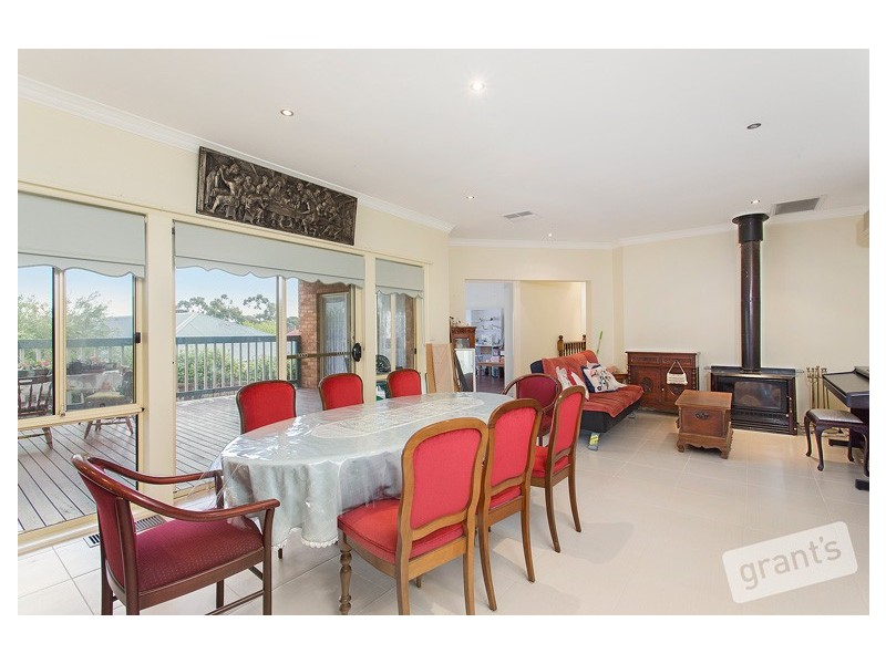 13 Riviera Drive, Berwick VIC 3806