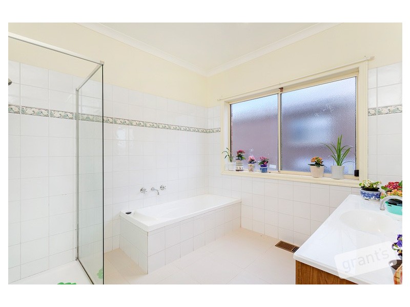 13 Riviera Drive, Berwick VIC 3806