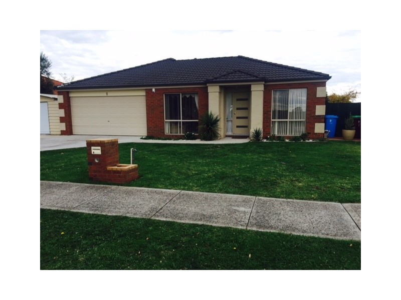 8 Dunoon Road, Narre Warren South VIC 3805