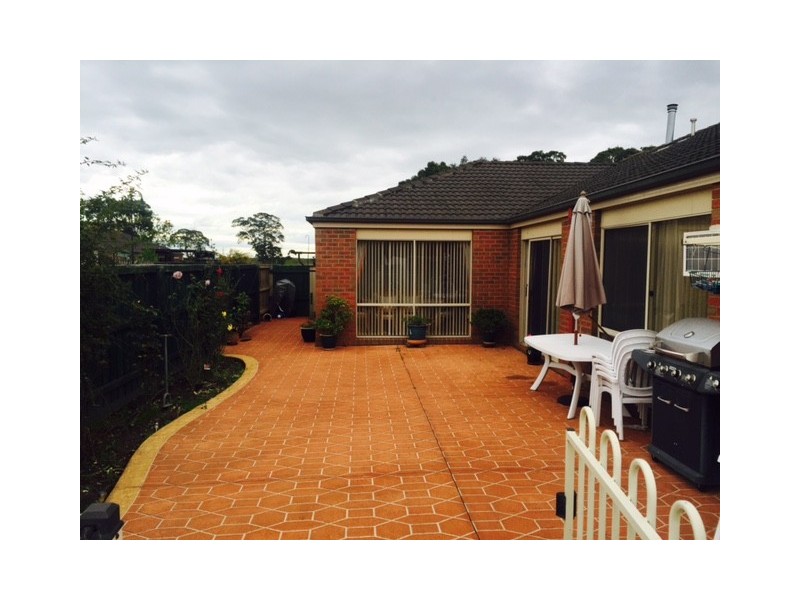 8 Dunoon Road, Narre Warren South VIC 3805