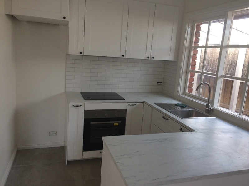 2/49 Collins Crescent, Berwick VIC 3806