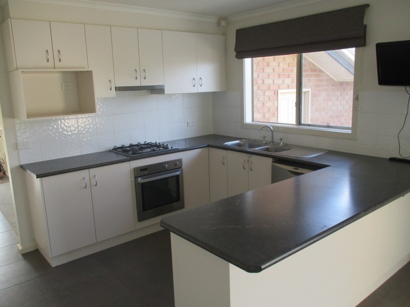 6 Natanya Drive, Pakenham VIC 3810