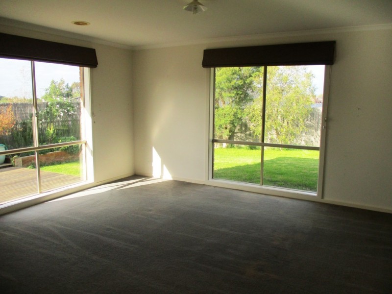 6 Natanya Drive, Pakenham VIC 3810