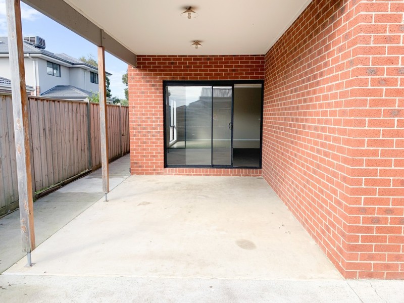 27 Maeve Circuit, Clyde North VIC 3978