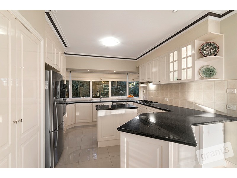 29 Edrington Park Drive, Berwick VIC 3806