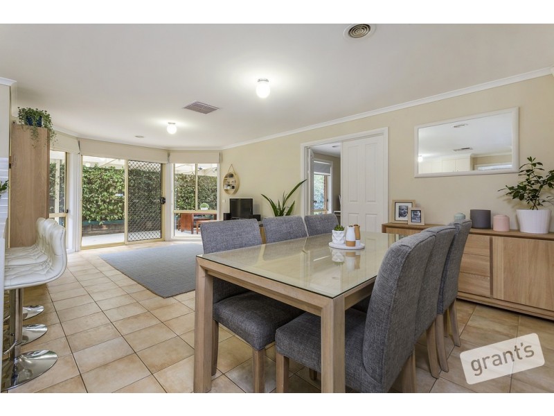 84 Earlsfield Drive, Berwick VIC 3806