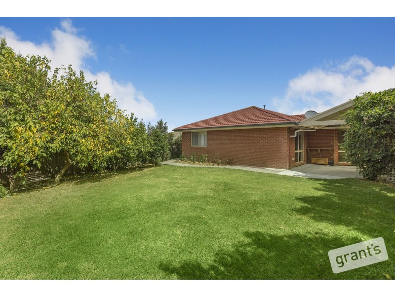 84 Earlsfield Drive, Berwick VIC 3806