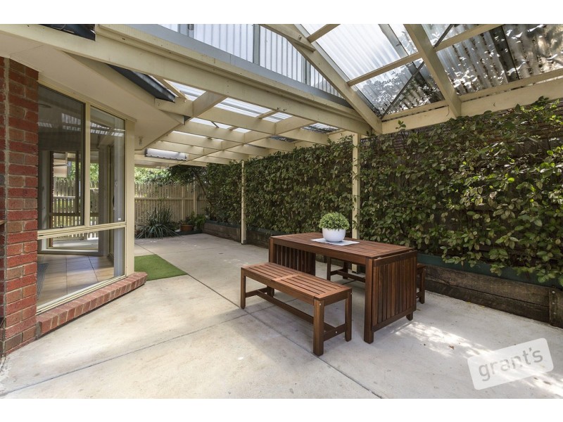 84 Earlsfield Drive, Berwick VIC 3806