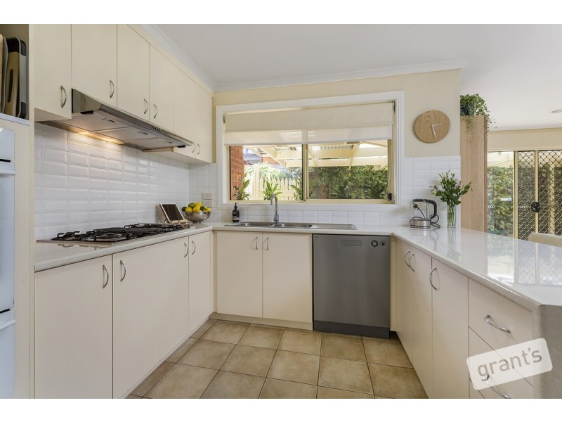 84 Earlsfield Drive, Berwick VIC 3806