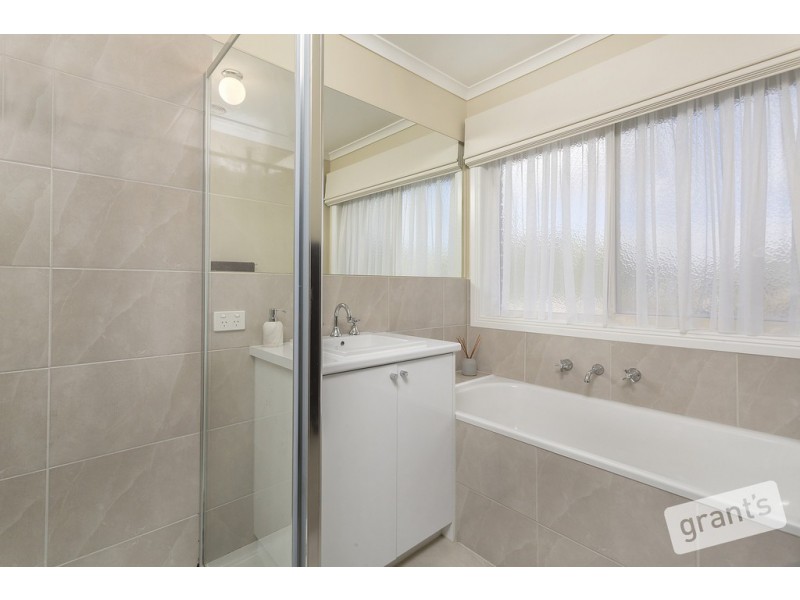 84 Earlsfield Drive, Berwick VIC 3806