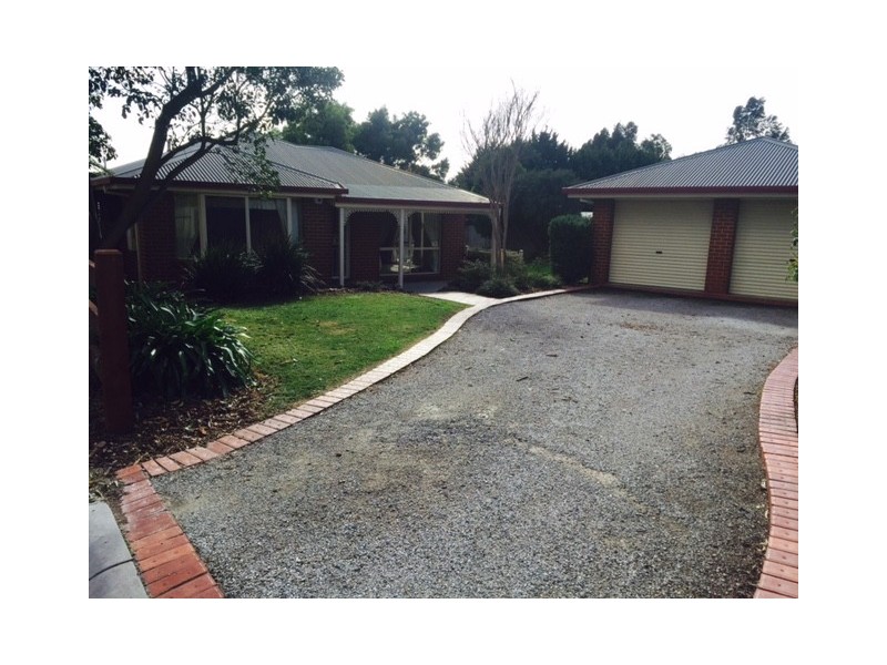 4 Yalumba Court, Berwick VIC 3806