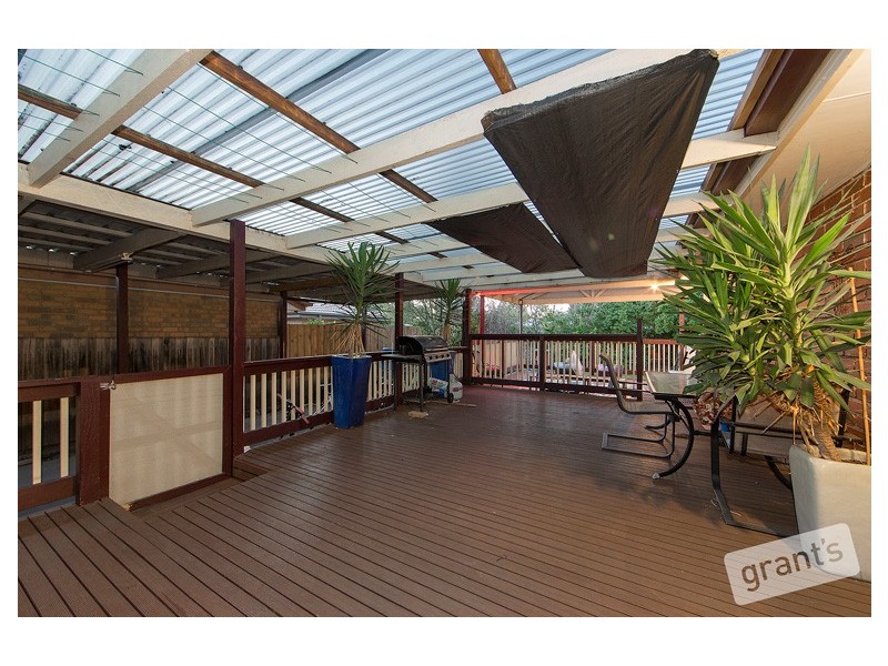 26 Hoysted Avenue, Cranbourne North VIC 3977