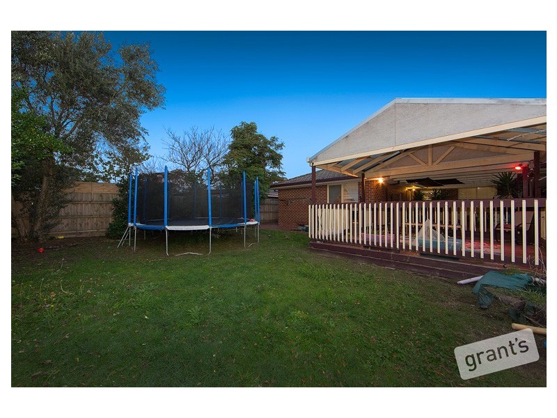 26 Hoysted Avenue, Cranbourne North VIC 3977