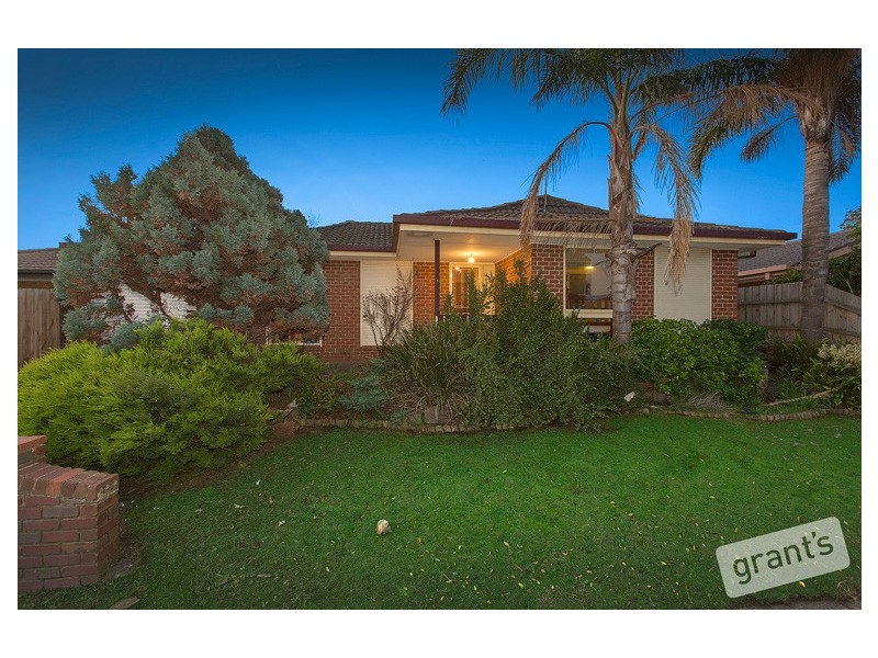 26 Hoysted Avenue, Cranbourne North VIC 3977