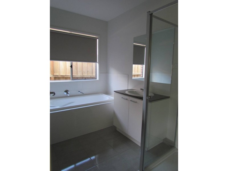 12 Brocker Street, Clyde North VIC 3978