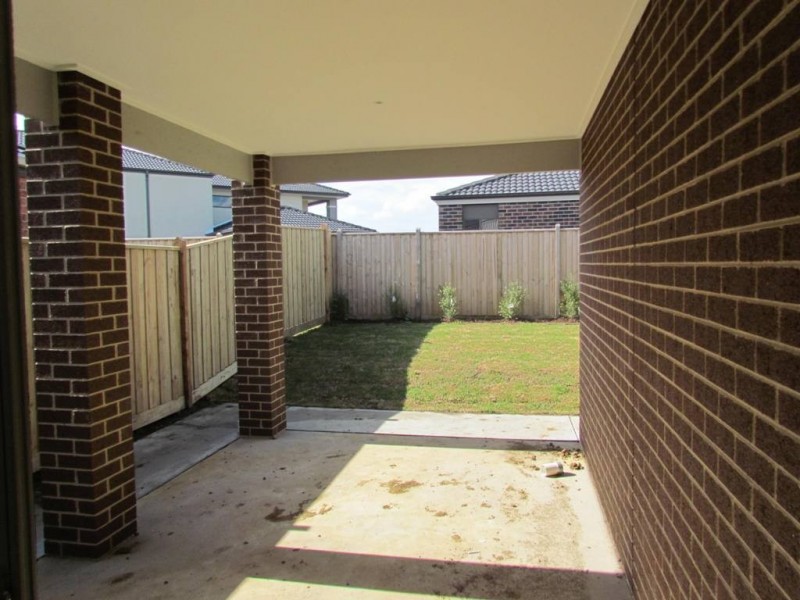 12 Brocker Street, Clyde North VIC 3978